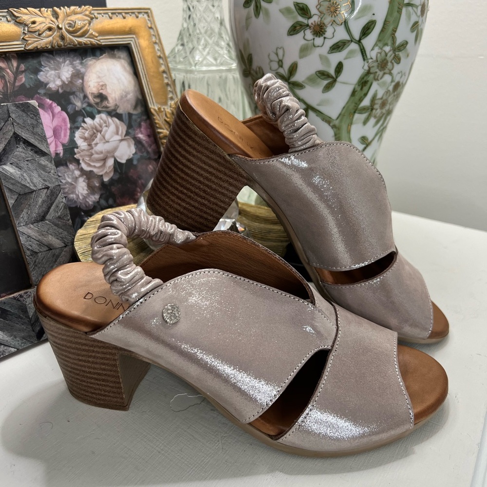 Donna Style metallic tan silver shimmer leather sandals